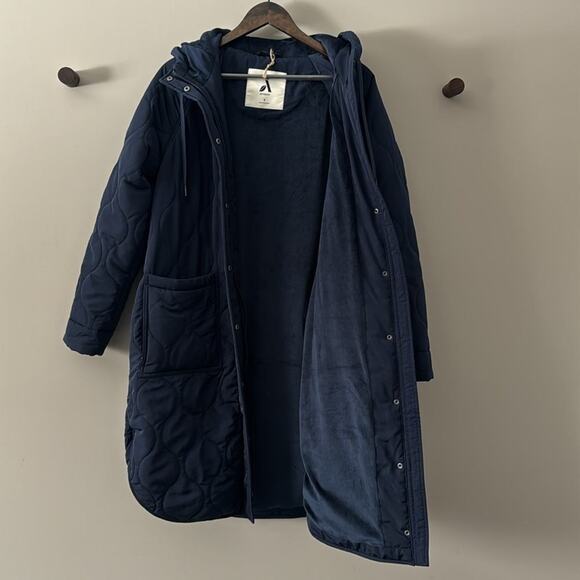 AMAZON ESSENTIALS WOMEN’S MID-LENGTH QUILTED VELOUR LINED COAT - Picture 1 of 13